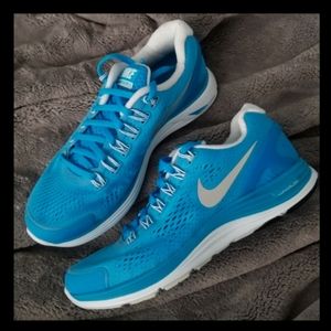 Nike Lunarglide • Womans Size 6